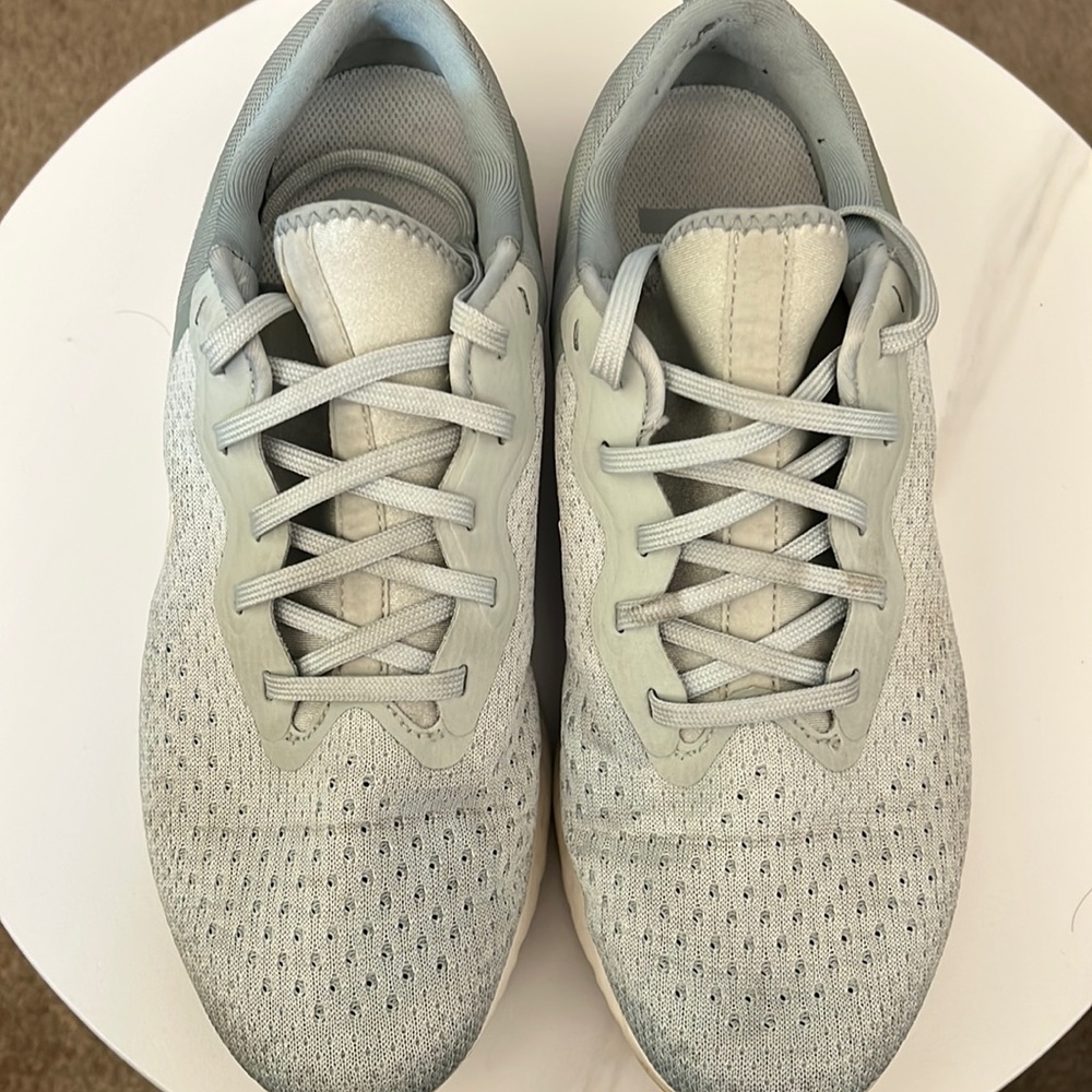 Nike women’s tennis shoe size 11 gently used